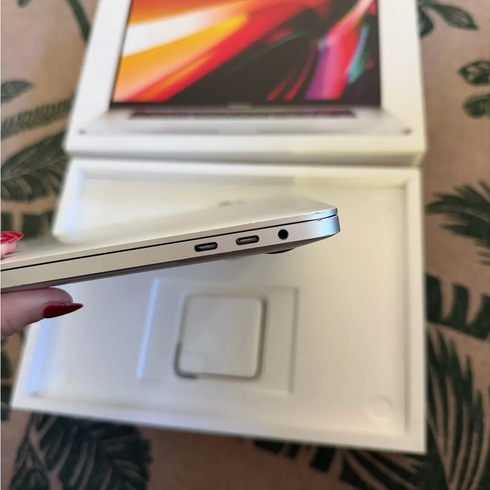 MacBook Pro 16’ (2019)